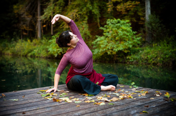 Yoga am Naturbadeteich im Wald hinter dem Biohotel der daberer | Foto: der daberer. das biohotel/F. Neumüller