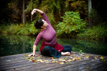 Yoga am Naturbadeteich im Wald hinter dem Biohotel der daberer | Foto: der daberer. das biohotel/F. Neumüller