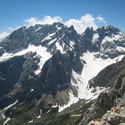 Luftbild mit Blick auf die Karnischen Alpen samt Eiskargletscher