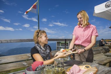 Die Herbst-Pracht am Berg mit Kärntens Sommerbergbahnen vielfältig genießen