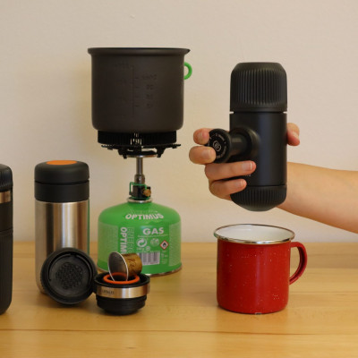 Die neue Nanopresso Espressomaschine für unterwegs gibt es mit verschiedenstem Zubehör