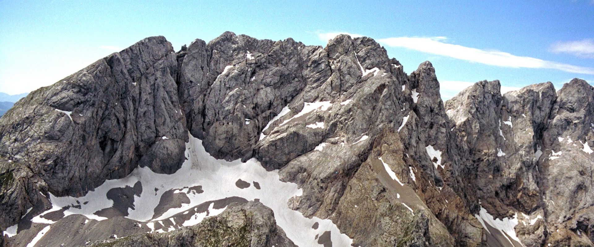 Der Eiskar-Gletscher in den Karnischen Alpen aus der Luft