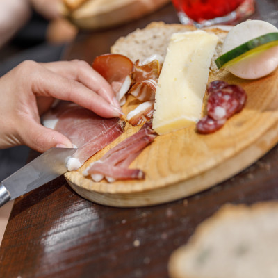 Gailtaler Almkäse und Gailtaler Speck sind herausragend gute Köstlichkeiten, die auf den Almen serviert werden