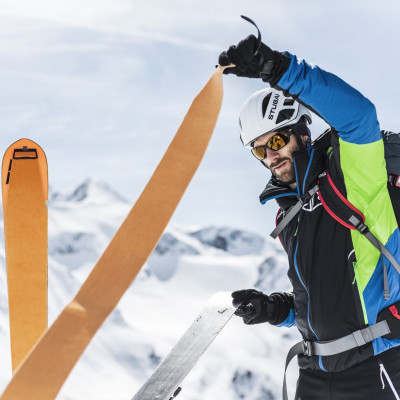 Die neuen Kohla-Skitourenfelle - vier verschiedene Farben für unterschiedliche Einsatzbereiche: Freeride (violett), Alpinist (orange), Vertical (grau) und Race (hellgrün)