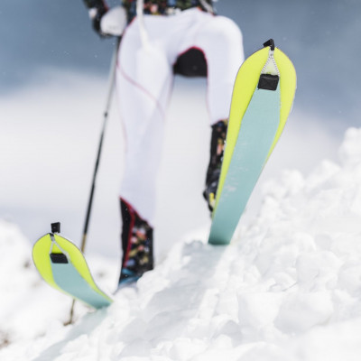 Die neuen Kohla-Skitourenfelle - vier verschiedene Farben für unterschiedliche Einsatzbereiche: Freeride (violett), Alpinist (orange), Vertical (grau) und Race (hellgrün)