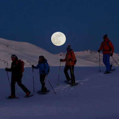 Schneeschuhwandern bei Vollmond ist genial. Meist reicht das Mondlicht und man kann muss die Stirnlampe gar nicht einschalten