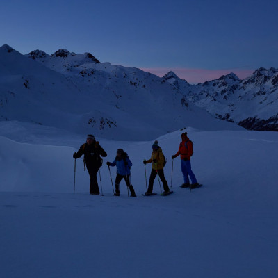 Naturerlebnis pur - Schneeschuhwandern bevor die Sonne aufgeht oder nachdem sie untergegangen ist im Nationalpark Hohe Tauern