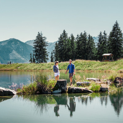 Drei Bergseen - Speicherseen für die Beschneiung im Winter - sind im Sommer idyllische Wanderziele auf der Schmittenhöhe hoch über Zell am See. Im Bild der Plettsaukopf Speichersee