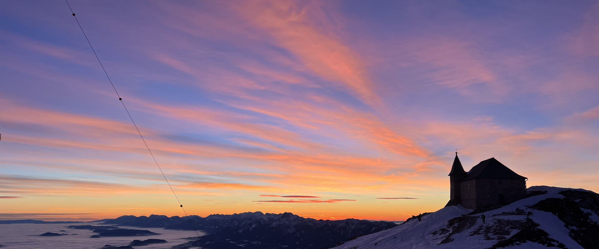 Sonnenaufgang am Dobratsch bei Villach am 1.1.2022