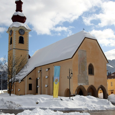 Die Kirche von Tarvisio im Winter