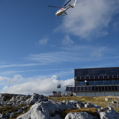 Hubschrauber-Lieferung ins Schiestlhaus am Hochschwab