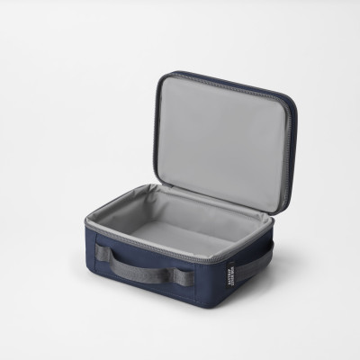 Daytrip_Lunchbox_Navy_3 Qtr_Flat_Open_7856_Layers_F_EU