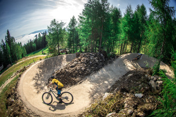 Foto: Mountainbiken auf der Petzen | Credit: Petzen Bergbahnen