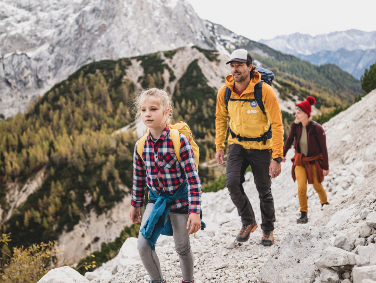 188347-F015472-0095_rok_zalokar_mountain_guide_family_slemenova_spica_hike_tent_film-photo-m 188347-F015472-0095_rok_zalokar_mountain_guide_family_slemenova_spica_hike_tent_film-photo-m