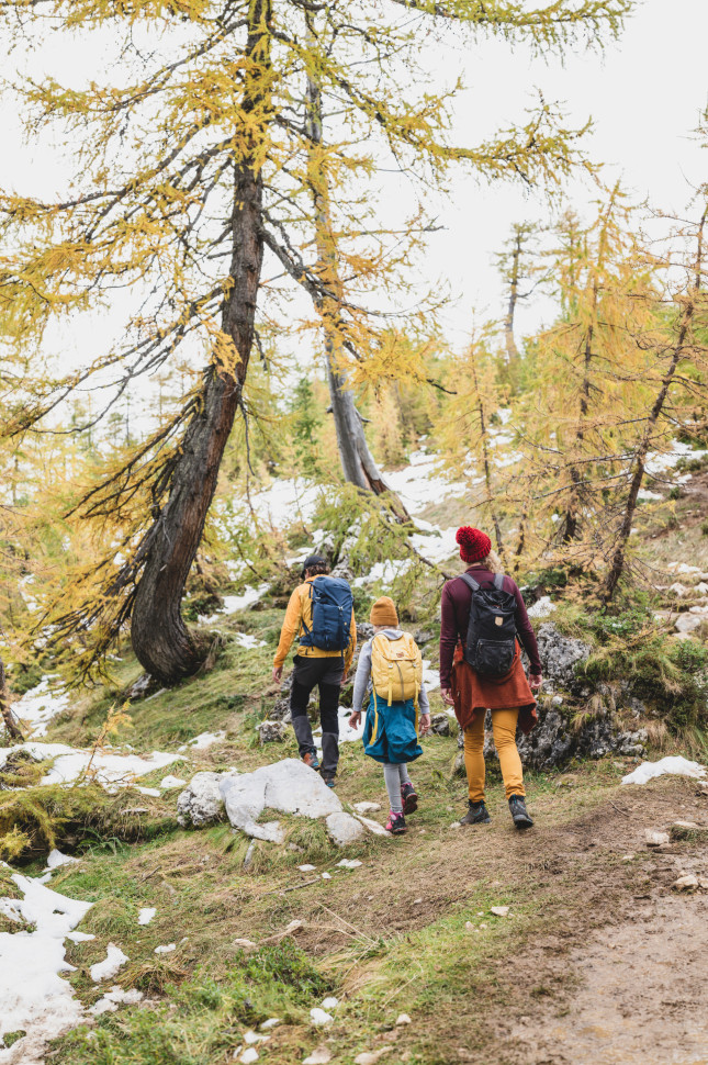 188365-F015474-0097_rok_zalokar_mountain_guide_family_slemenova_spica_hike_tent_film-photo-m 188365-F015474-0097_rok_zalokar_mountain_guide_family_slemenova_spica_hike_tent_film-photo-m