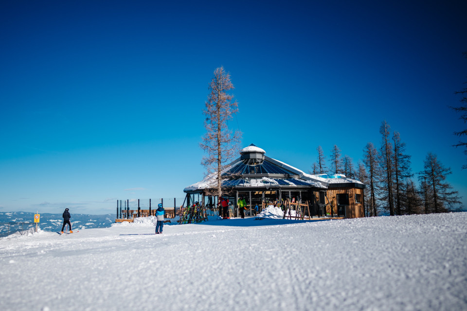 23-08-Petzen-Oben-Restaurant-Erlebnisberg-Familien-Winter-©Suedkaernten-Hofmann (31)