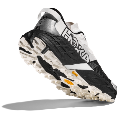 HOKA_Speedgoat7_1171928-BWHT_4